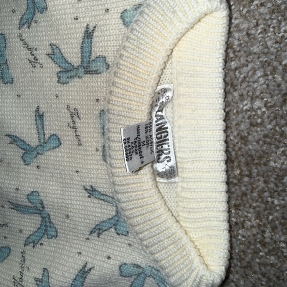 Tangiers Vintage White Sweater with Blue Bow Pattern size M - Picture 4 of 4